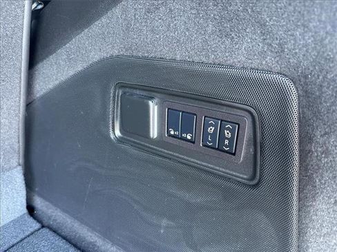 Used 2024 Cadillac Escalade V w/ LPO, ONYX Package image 20