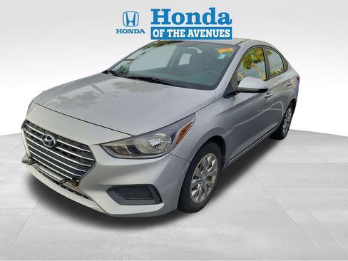 Used 2021 Hyundai Accent SE FWD image 3