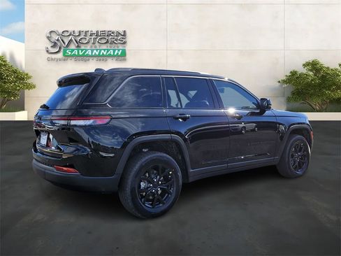 New 2026 Jeep Grand Cherokee Altitude RWD image 5