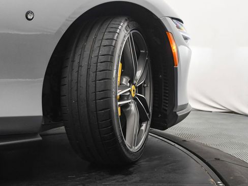 Certified 2023 Ferrari Roma image 37