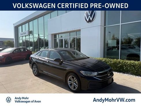 Used 2024 Volkswagen Jetta SE FWD image 1