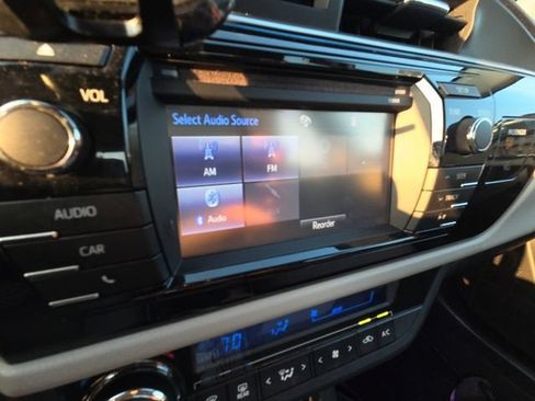 Used 2014 Toyota Corolla LE FWD image 36