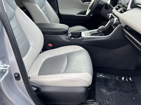 Used 2021 Toyota RAV4 XLE Premium image 30