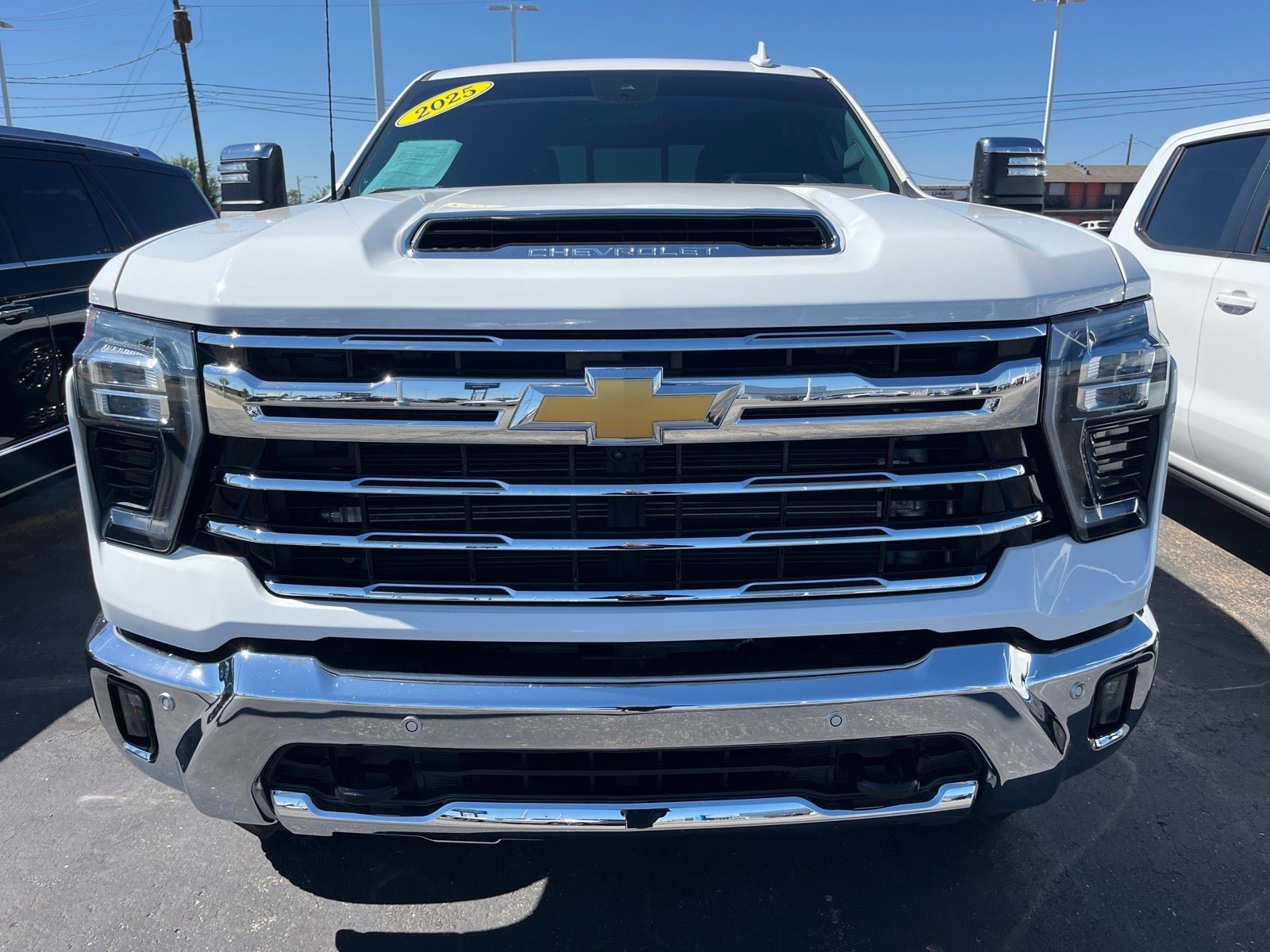 Used 2025 Chevrolet Silverado 2500 LTZ w/ LTZ Plus Package AWD/4WD image 2