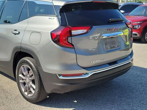 Used 2023 GMC Terrain SLT image 8