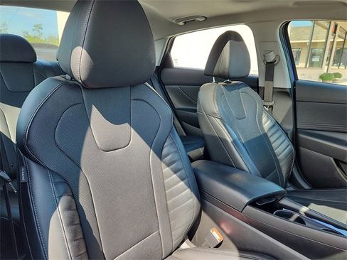 Certified 2023 Hyundai Elantra Limited image 31
