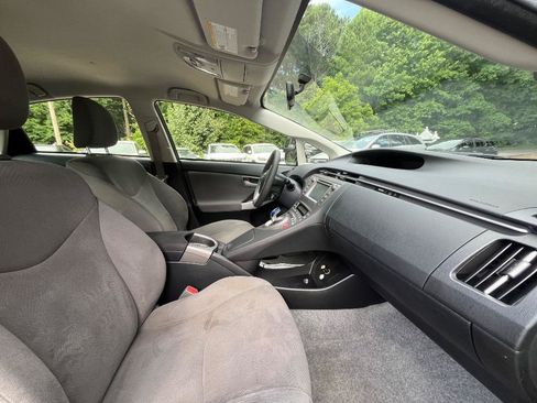 Used 2015 Toyota Prius Two FWD image 32