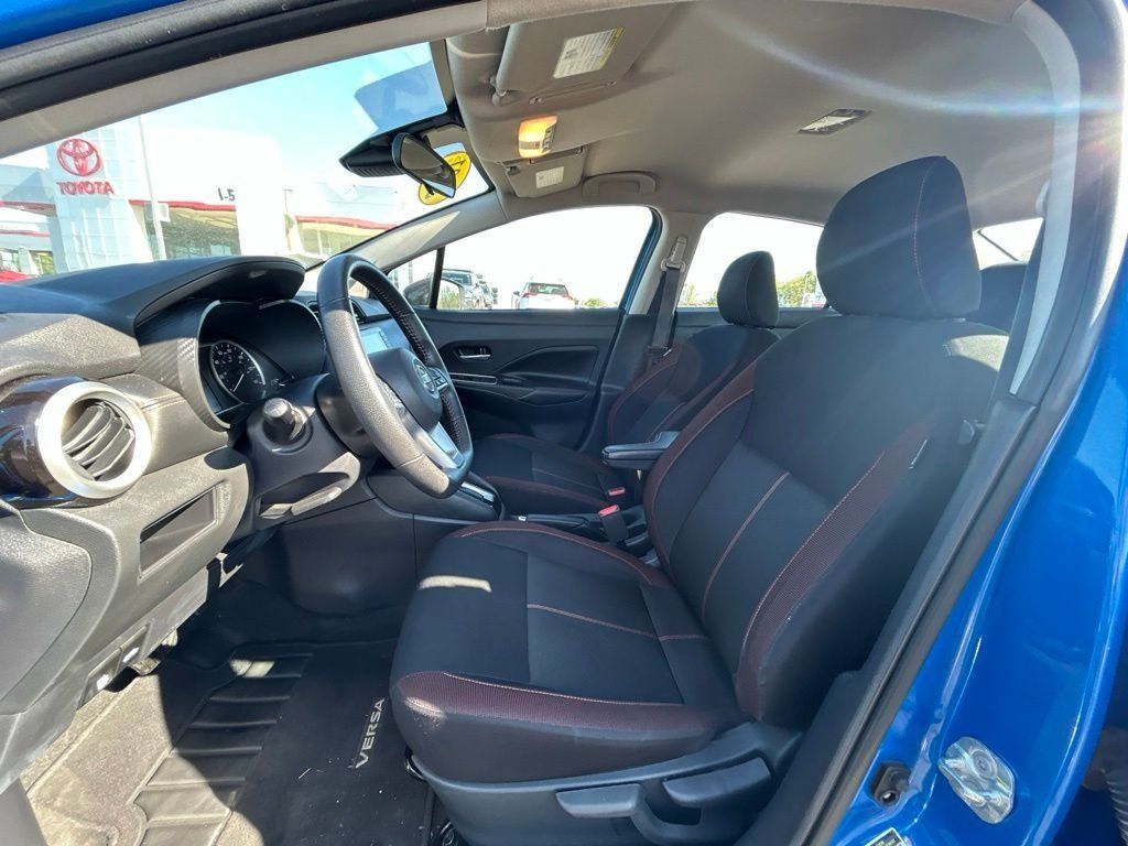 Used 2021 Nissan Versa SR FWD image 15