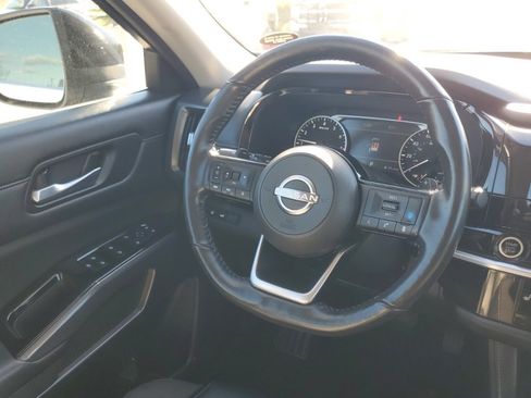 Used 2022 Nissan Pathfinder SL image 7