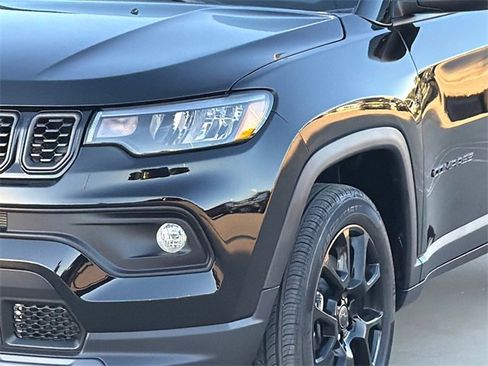 New 2026 Jeep Compass Latitude image 3