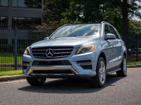 Used 2015 Mercedes-Benz ML 400 4MATIC w/ Lighting Package image 2