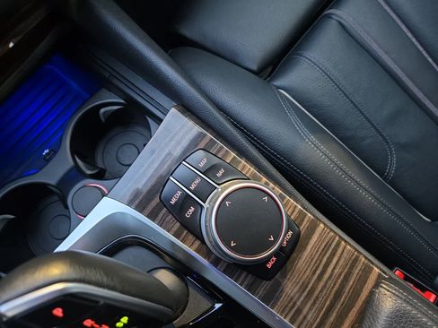 Used 2022 BMW 540i xDrive w/ Premium Package image 28