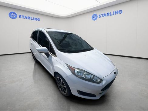 Used 2019 Ford Fiesta SE FWD image 2