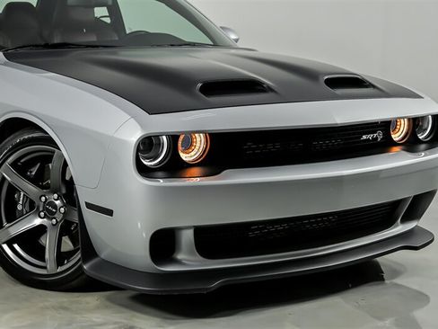 Used 2019 Dodge Challenger SRT Hellcat Redeye RWD image 2