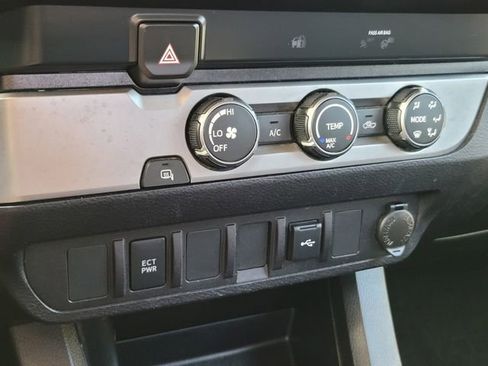 Used 2020 Toyota Tacoma SR w/ SR Convenience Package image 25