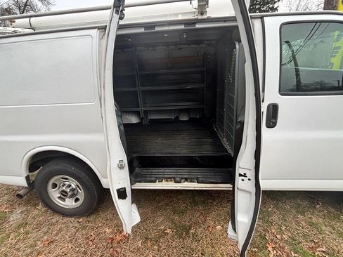 Used 2017 GMC Savana 2500 image 16