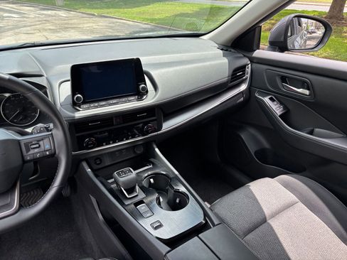 Used 2025 Nissan Rogue SV FWD image 30