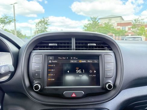 Used 2025 Kia Soul LX w/ LX Technology Package FWD image 18