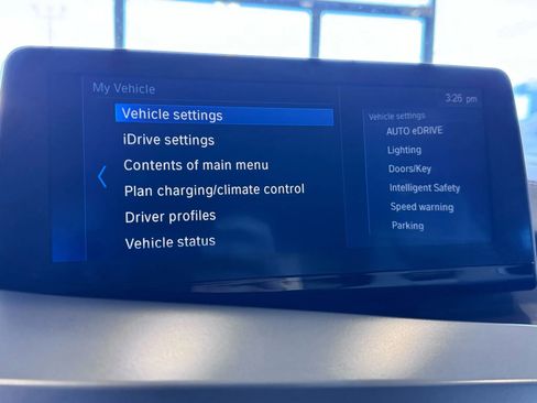 Used 2015 BMW i8 image 30