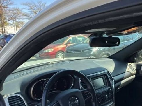 Used 2016 Jeep Grand Cherokee Laredo w/ Quick Order Package 23E RWD image 12