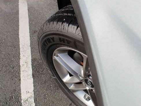 Used 2018 Hyundai Santa Fe Sport image 31