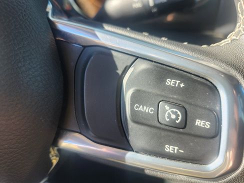 Used 2023 Jeep Gladiator Overland image 15