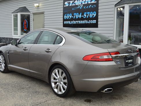 Used 2010 Jaguar XF Premium image 3