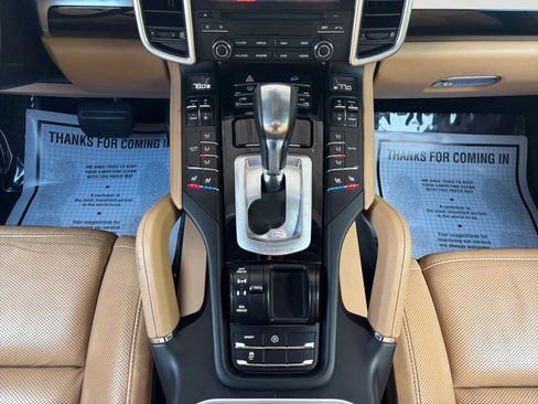 Used 2017 Porsche Cayenne w/ Premium Package AWD/4WD image 26