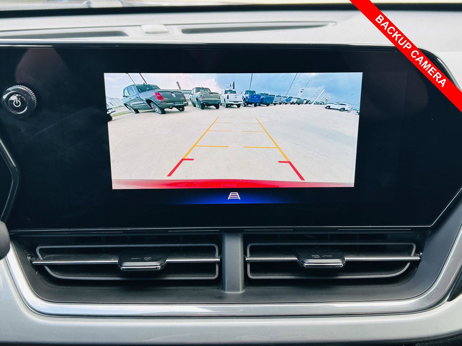 Used 2025 Chevrolet Trax LT FWD image 7