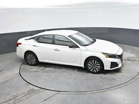 Used 2023 Nissan Altima 2.5 SV AWD/4WD image 19