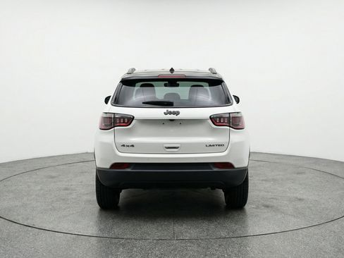 Used 2025 Jeep Compass Trailhawk image 7