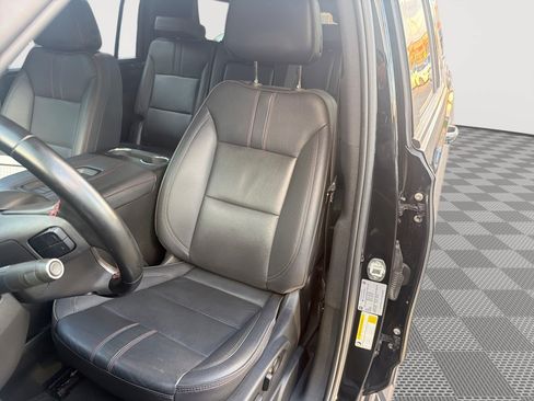 Used 2023 Chevrolet Suburban RST AWD/4WD image 13