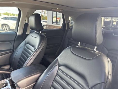 Used 2024 Ford Edge SEL w/ Convenience Package AWD/4WD image 3