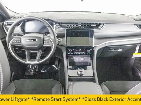 New 2025 Jeep Grand Cherokee L Altitude image 5