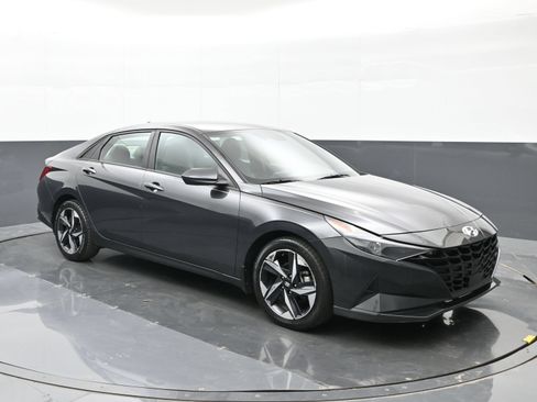 Used 2023 Hyundai Elantra SEL w/ Convenience Package FWD image 6