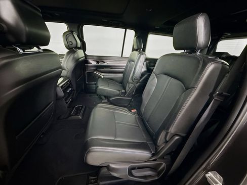 Used 2023 Jeep Wagoneer Series II w/ Premium Group I AWD/4WD image 26