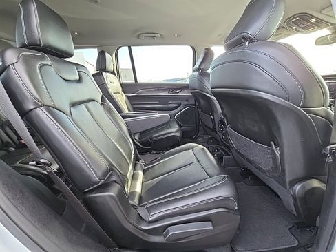 Used 2022 Jeep Grand Cherokee L Limited image 52