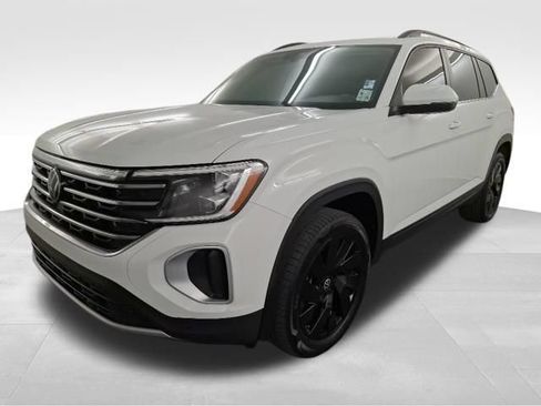 Used 2024 Volkswagen Atlas SE w/ Black Wheel Package FWD image 3