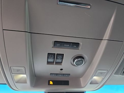 Used 2017 GMC Yukon Denali w/ Open Road Package image 19