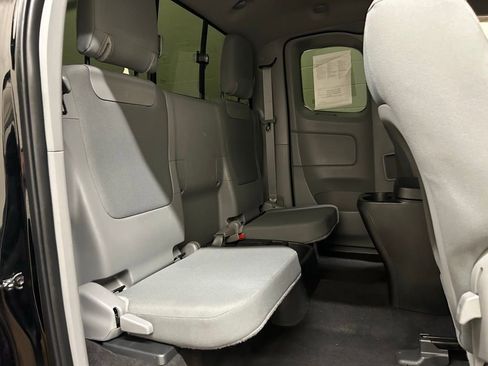 Used 2012 Toyota Tacoma 4x4 Access Cab V6 w/ SR5 Pkg image 9