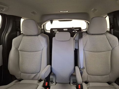 Used 2025 Toyota Sienna LE image 19