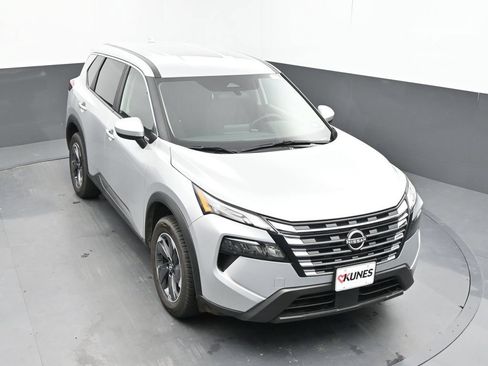 Used 2025 Nissan Rogue SV FWD image 29