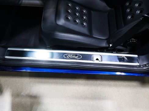 Used 2005 Ford GT RWD image 29