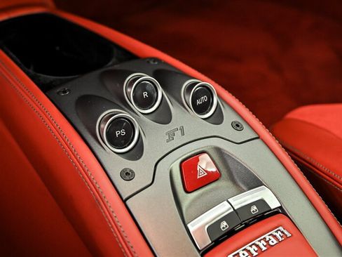Used 2013 Ferrari 458 Italia Coupe RWD image 28