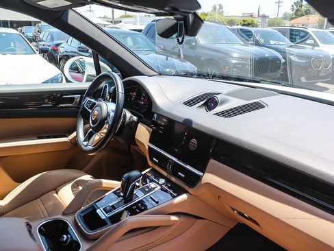 Used 2023 Porsche Cayenne Platinum Edition AWD/4WD image 15