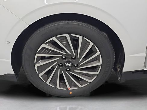 New 2026 Hyundai Sonata Limited image 32