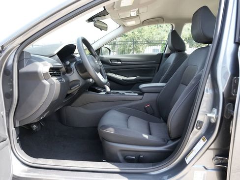 Used 2024 Nissan Altima 2.5 SV FWD image 14