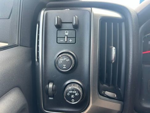 Used 2018 Chevrolet Silverado 1500 LT w/ All Star Edition image 22