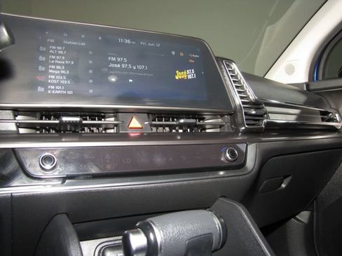 Used 2023 Kia Sportage EX FWD image 7