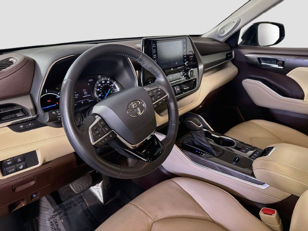 Used 2021 Toyota Highlander Limited AWD/4WD image 19